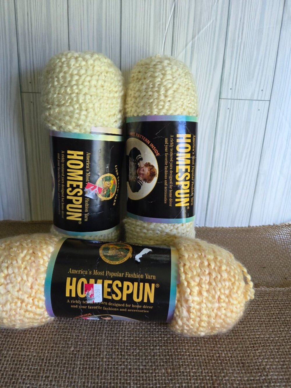 Lot of 3 Lion Brand Homespun Yarn Skeins – Bulky Chunky - Picture 2 of 8